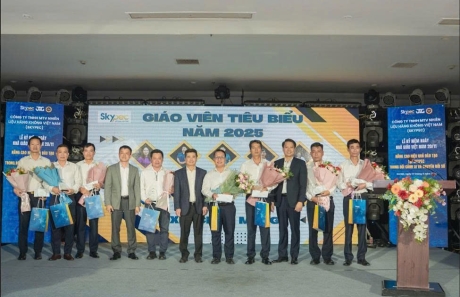 TRI ÂN NGÀY NHÀ GIÁO VIỆT NAM 20 THÁNG 11 VÀ HỘI THẢO NÂNG CAO HIỆU QUẢ ĐÀO TẠO TẠI SKYPEC TRONG BỐI CẢNH AI VÀ CHUYỂN ĐỔI SỐ